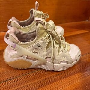 Nike Tan & Pink Streetwear Sneaker